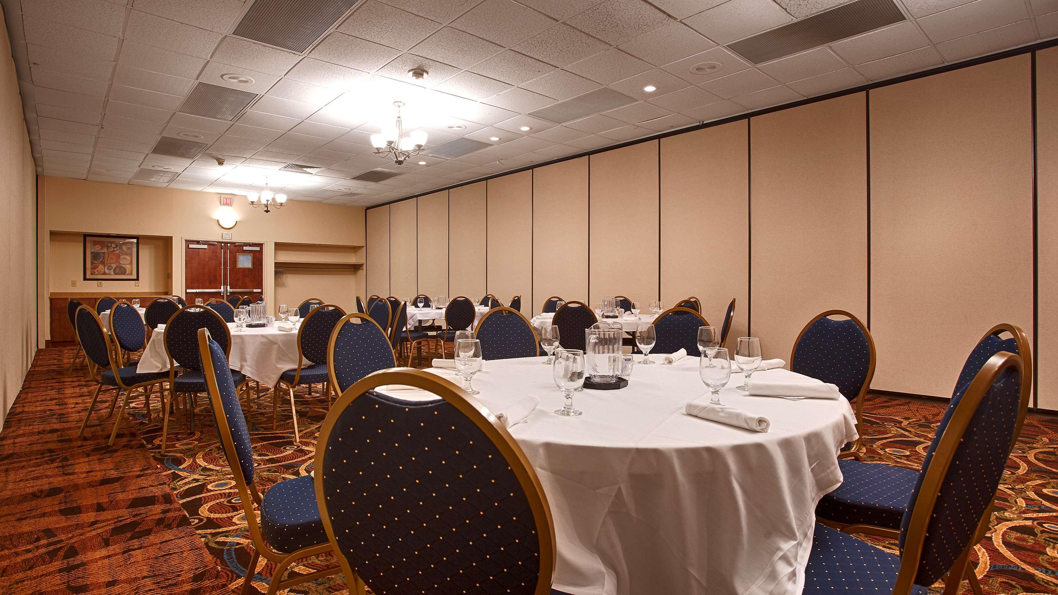Rock Island Inn & Suites Marshalltown Zewnętrze zdjęcie